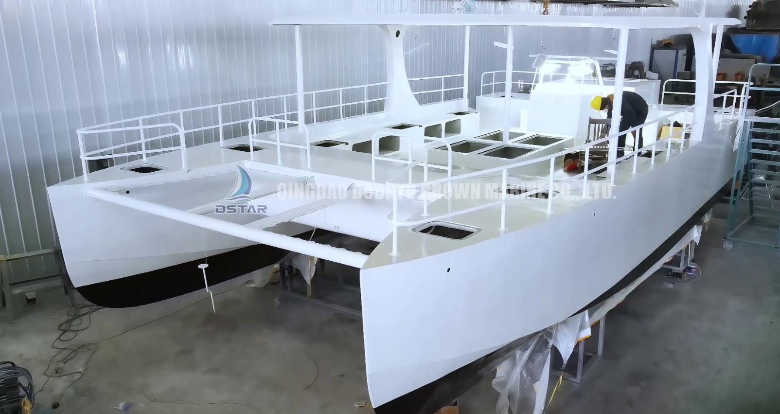 铝合金双体帆船即将生产完成